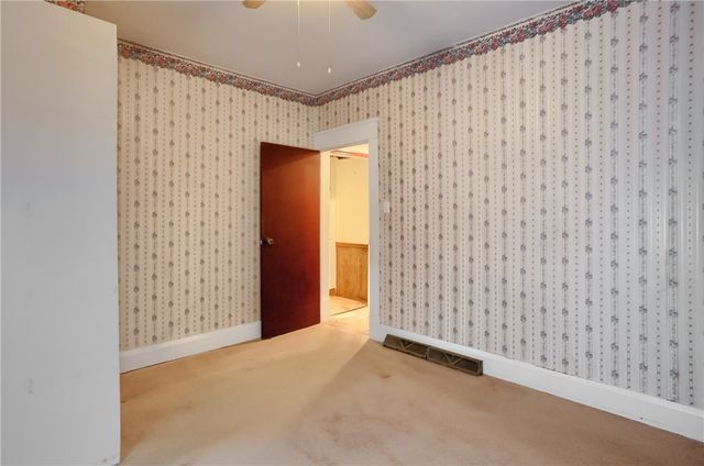 916 Temple Ave, New Castle, PA 16101