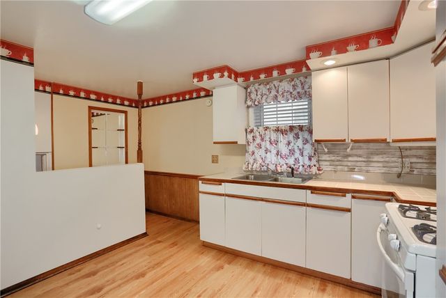 916 Temple Ave, New Castle, PA 16101