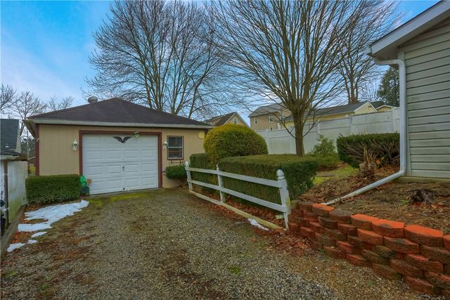 916 Temple Ave, New Castle, PA 16101