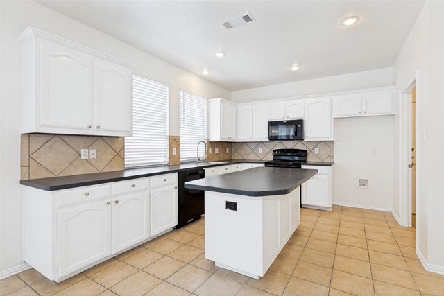 11860 Porcupine Drive, Fort Worth, TX 76244
