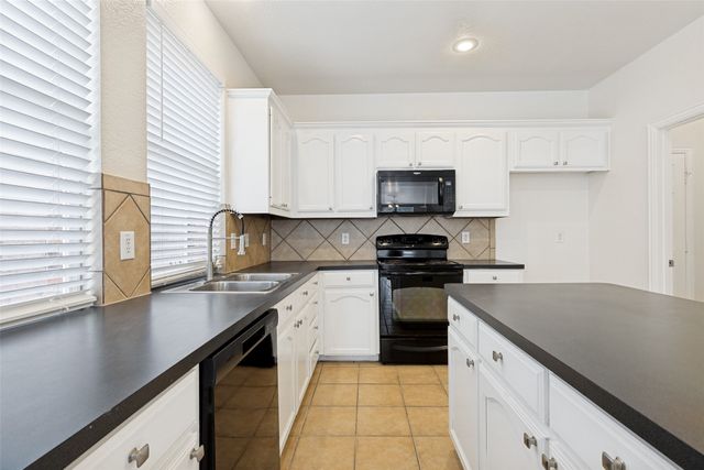 11860 Porcupine Drive, Fort Worth, TX 76244