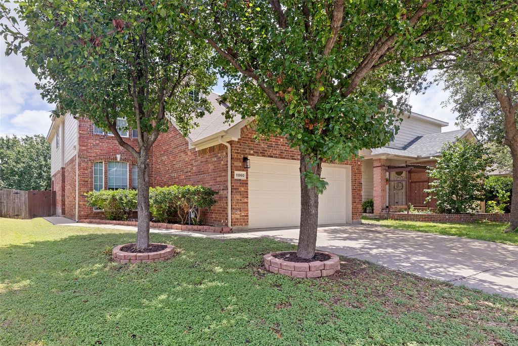 11860 Porcupine Drive, Fort Worth, TX 76244