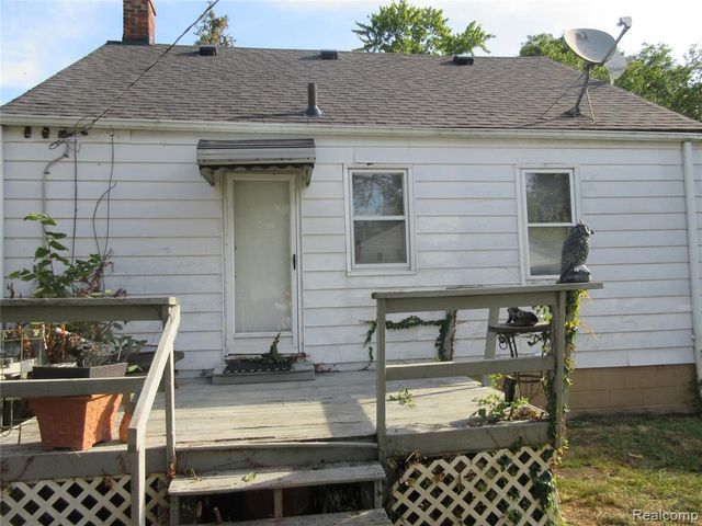 20428 Elkhart Street, Harper Woods, MI 48225