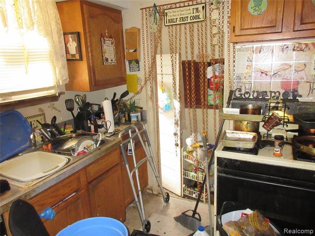 20428 Elkhart Street, Harper Woods, MI 48225