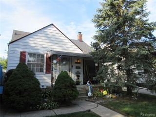 20428 Elkhart Street, Harper Woods, MI 48225