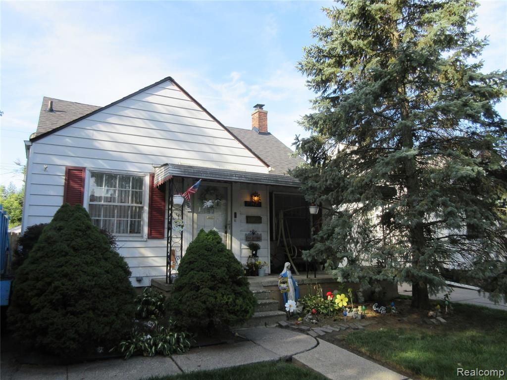 20428 Elkhart Street, Harper Woods, MI 48225