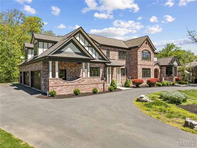22 Countryside Lane, Frontenac, MO 63131