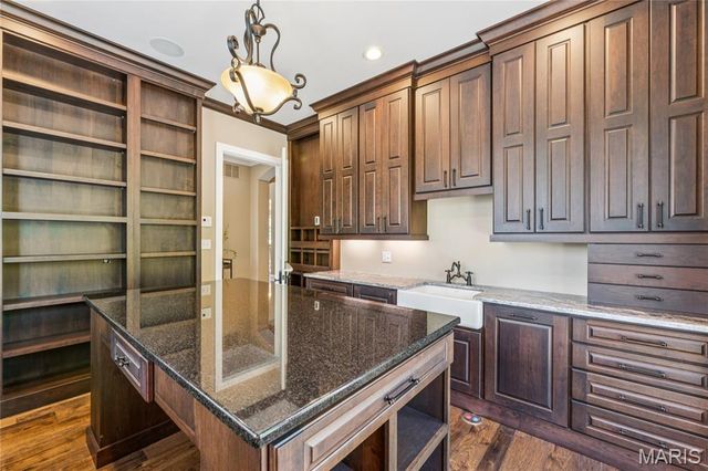 22 Countryside Lane, Frontenac, MO 63131