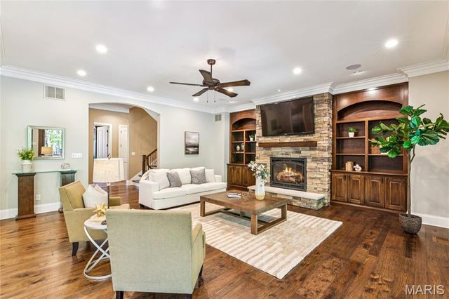 22 Countryside Lane, Frontenac, MO 63131