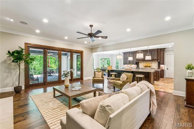 22 Countryside Lane, Frontenac, MO 63131