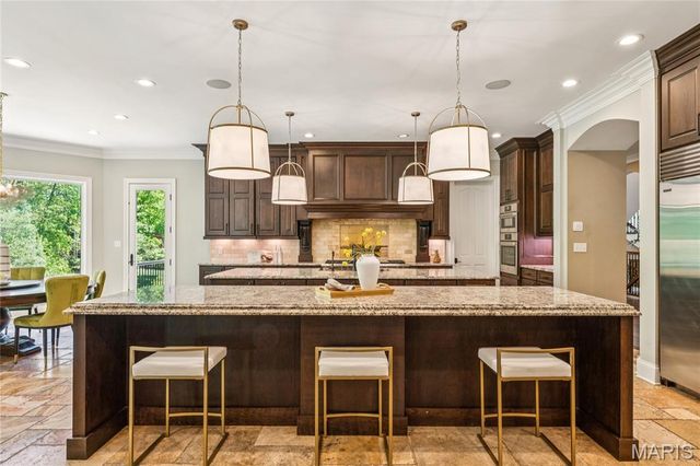 22 Countryside Lane, Frontenac, MO 63131