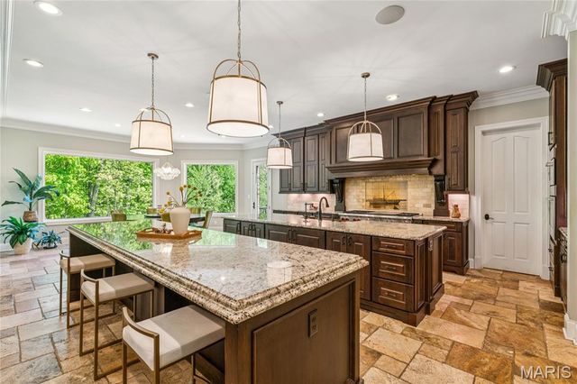 22 Countryside Lane, Frontenac, MO 63131