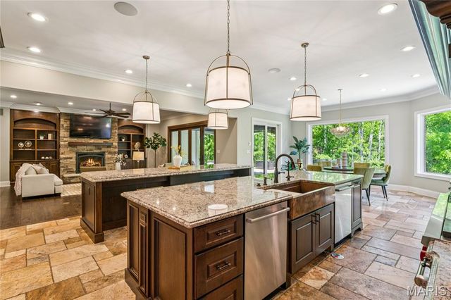 22 Countryside Lane, Frontenac, MO 63131