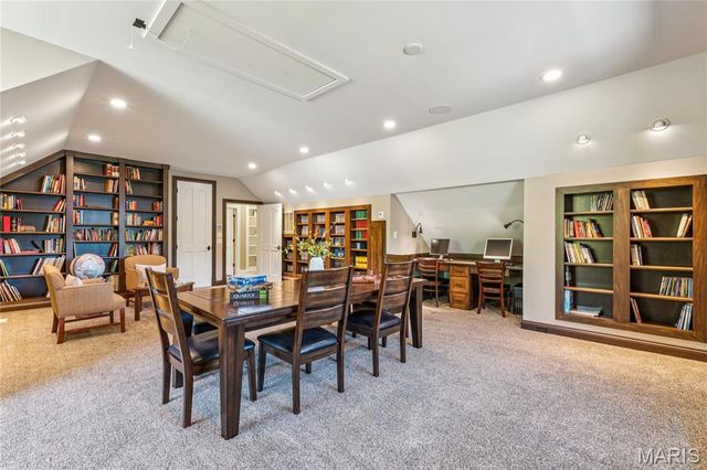 22 Countryside Lane, Frontenac, MO 63131