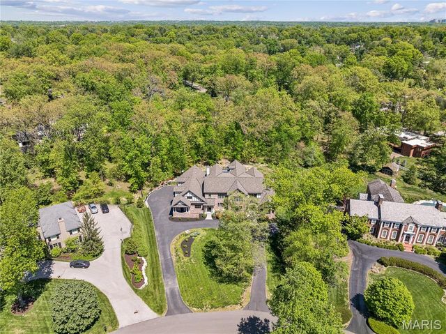 22 Countryside Lane, Frontenac, MO 63131