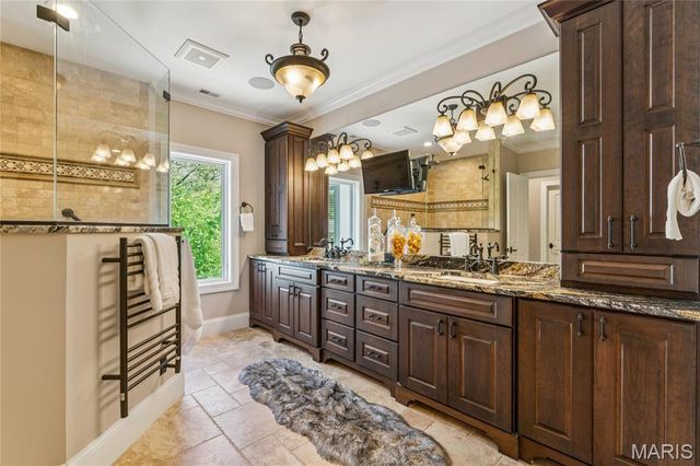 22 Countryside Lane, Frontenac, MO 63131