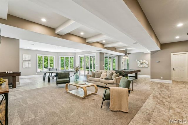 22 Countryside Lane, Frontenac, MO 63131