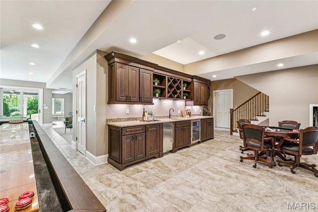 22 Countryside Lane, Frontenac, MO 63131