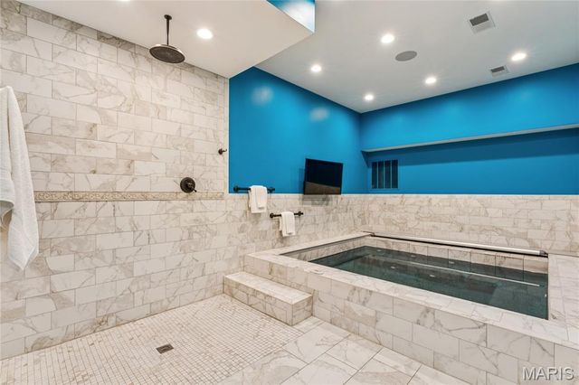 22 Countryside Lane, Frontenac, MO 63131
