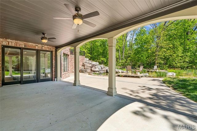 22 Countryside Lane, Frontenac, MO 63131