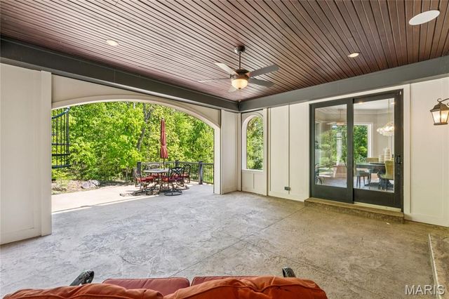 22 Countryside Lane, Frontenac, MO 63131