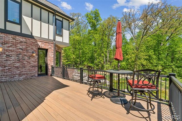 22 Countryside Lane, Frontenac, MO 63131