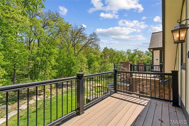 22 Countryside Lane, Frontenac, MO 63131