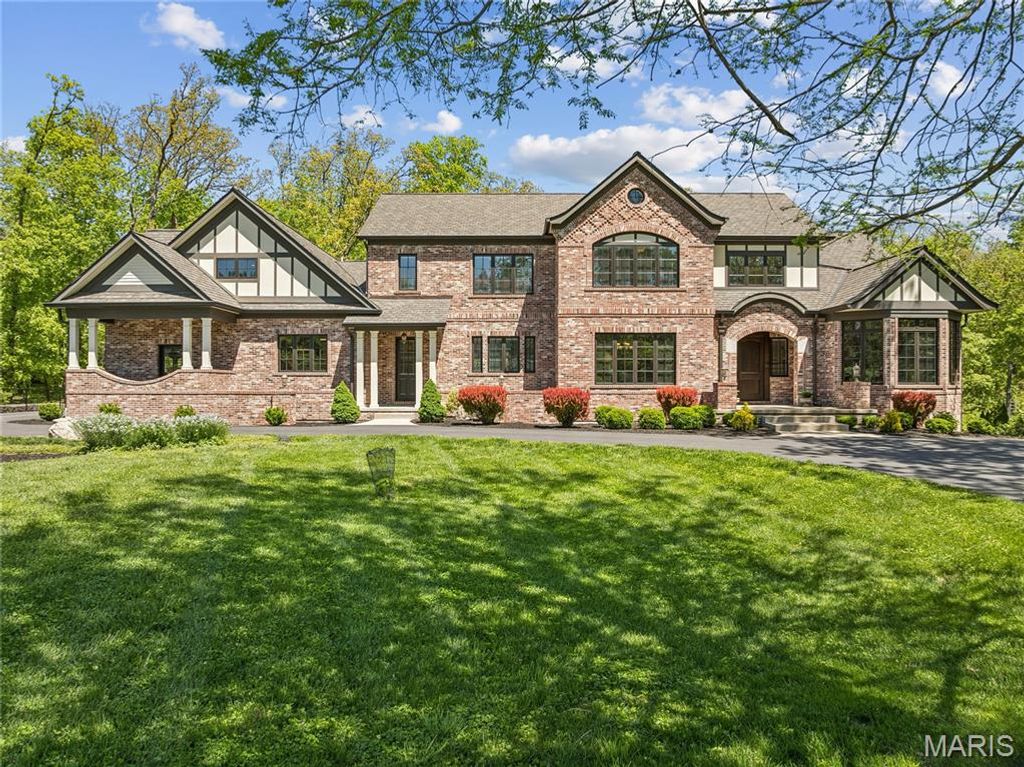 22 Countryside Lane, Frontenac, MO 63131