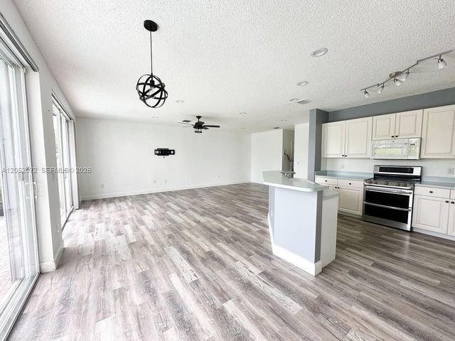 7647 Rockport Circle, Lake Worth, FL 33467