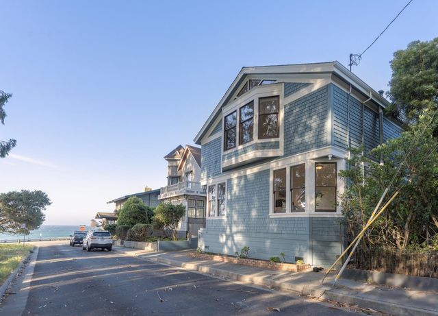 111 12th Street, Pacific Grove, CA 93950