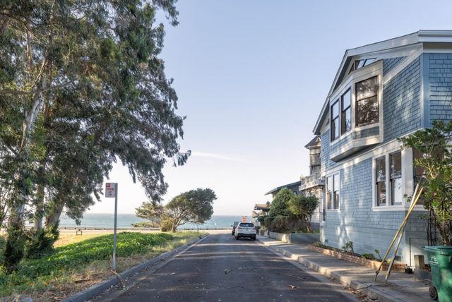 111 12th Street, Pacific Grove, CA 93950