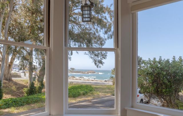 111 12th Street, Pacific Grove, CA 93950