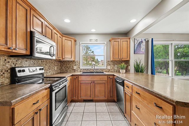 6712 Hartman Drive, Caledonia, MI 49316