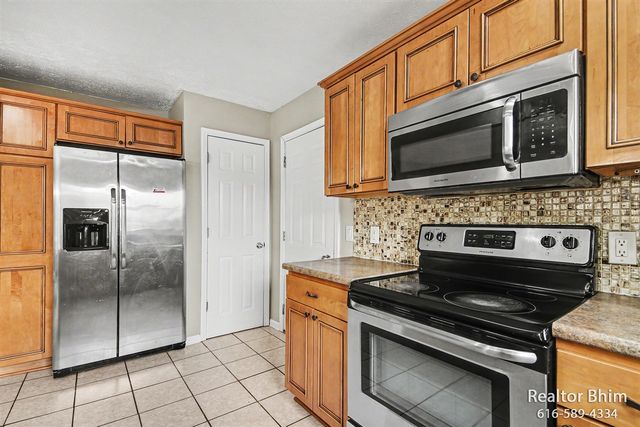 6712 Hartman Drive, Caledonia, MI 49316