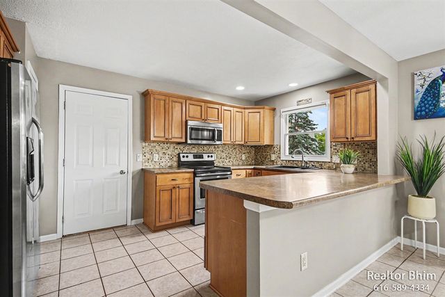 6712 Hartman Drive, Caledonia, MI 49316