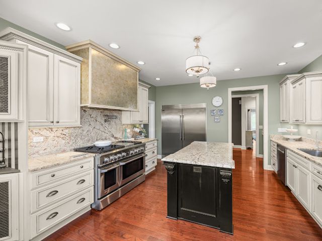 1624 Bull Valley Drive, Woodstock, IL 60098