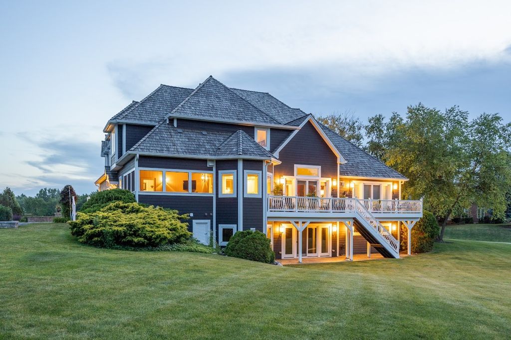 1624 Bull Valley Drive, Woodstock, IL 60098