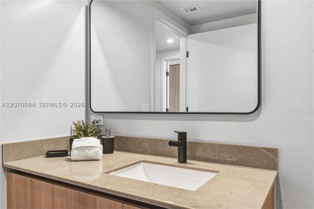 121 NE 5th St 3312, Miami, FL 33132