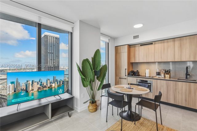 121 NE 5th St 3312, Miami, FL 33132