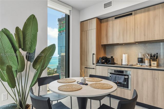 121 NE 5th St 3312, Miami, FL 33132