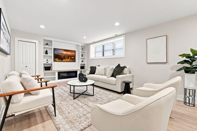 11173 S Longwood Drive, Chicago, IL 60643