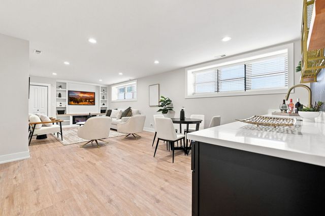 11173 S Longwood Drive, Chicago, IL 60643