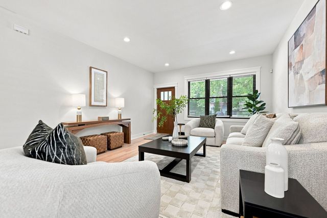11173 S Longwood Drive, Chicago, IL 60643
