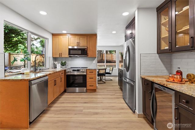 3022 254th Avenue SE, Sammamish, WA 98075