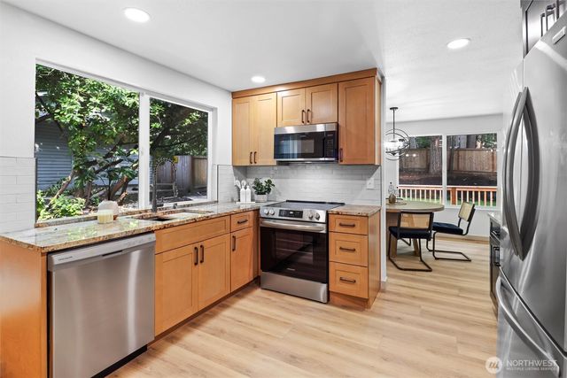 3022 254th Avenue SE, Sammamish, WA 98075