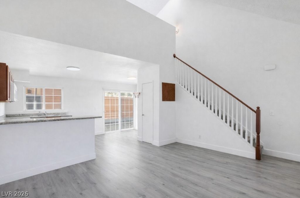 5128 Garden Lane D, Las Vegas, NV 89119 — photo 2