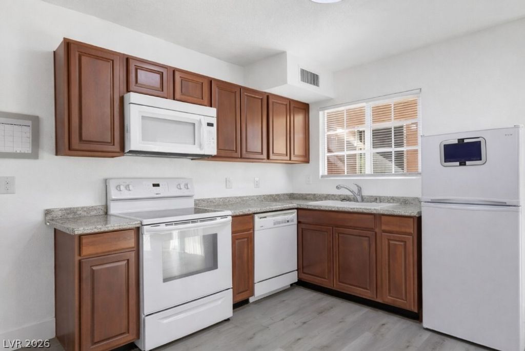 5128 Garden Lane D, Las Vegas, NV 89119 — photo 5