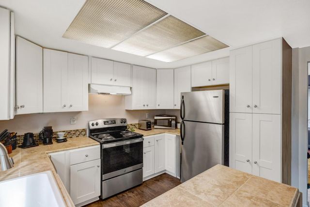 19223 Creekside Lane, Salinas, CA 93908