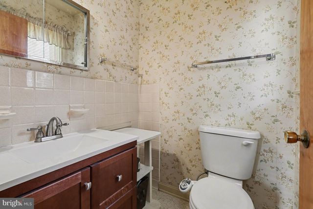 2731 SHERWOOD LN, Lancaster, PA 17603