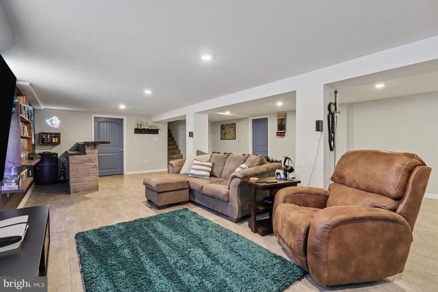 2731 SHERWOOD LN, Lancaster, PA 17603